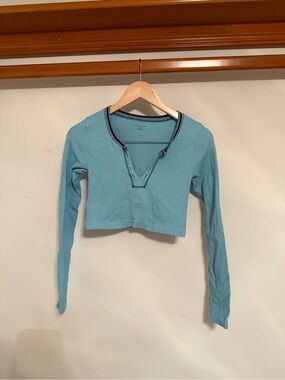 Urban Outfitters Light Blue Ribbed V-Notch Long Sleeve Crop Top